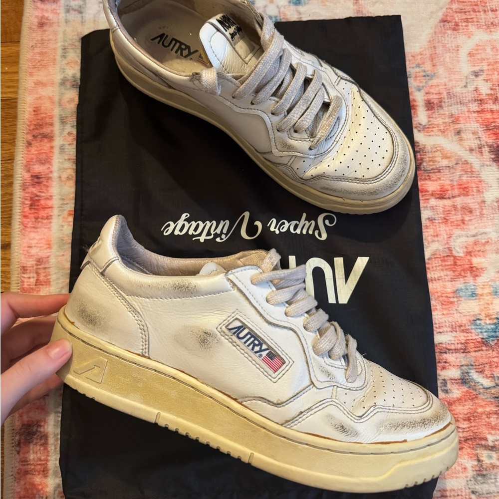 Autry Super Vintage 
branded heel sneakers